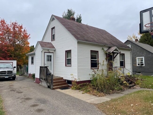 Building Photo - 2 Bedroom, 1 Bath Single Family Home with ...