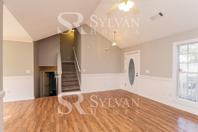 Foto del edificio - Spacious 5 bedroom home awaits you!