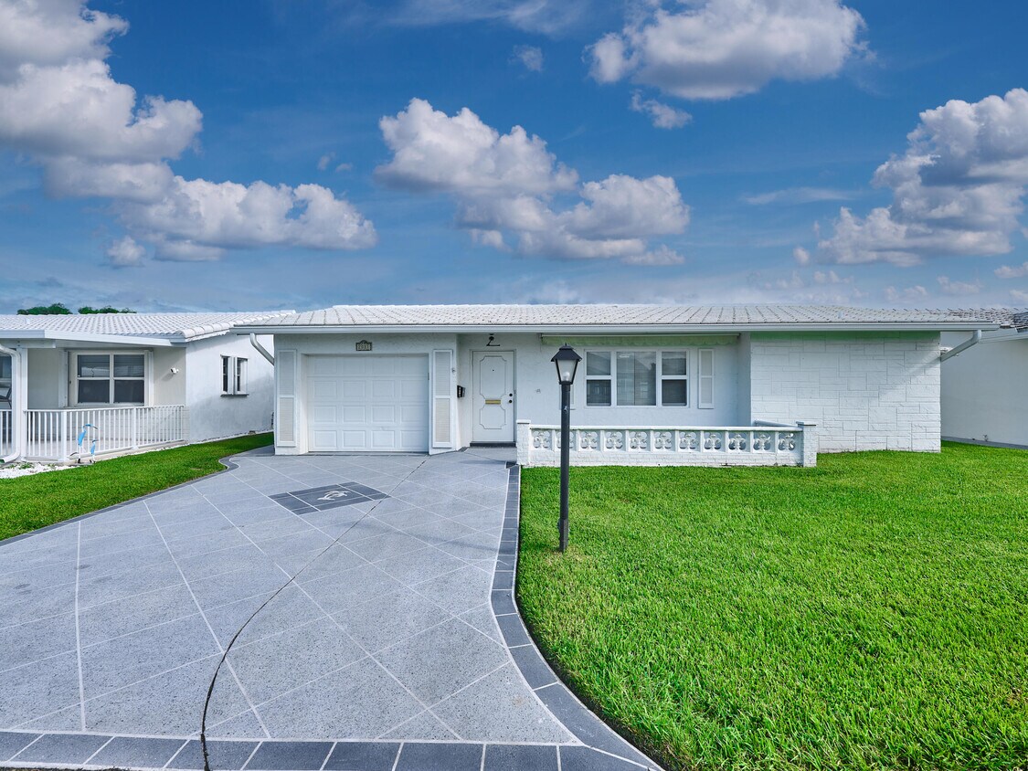 Foto principal - 2081 SW 13th Terrace