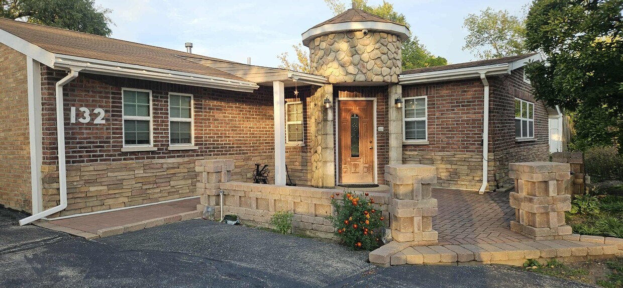 Building Photo - 132 Fairwood Dr