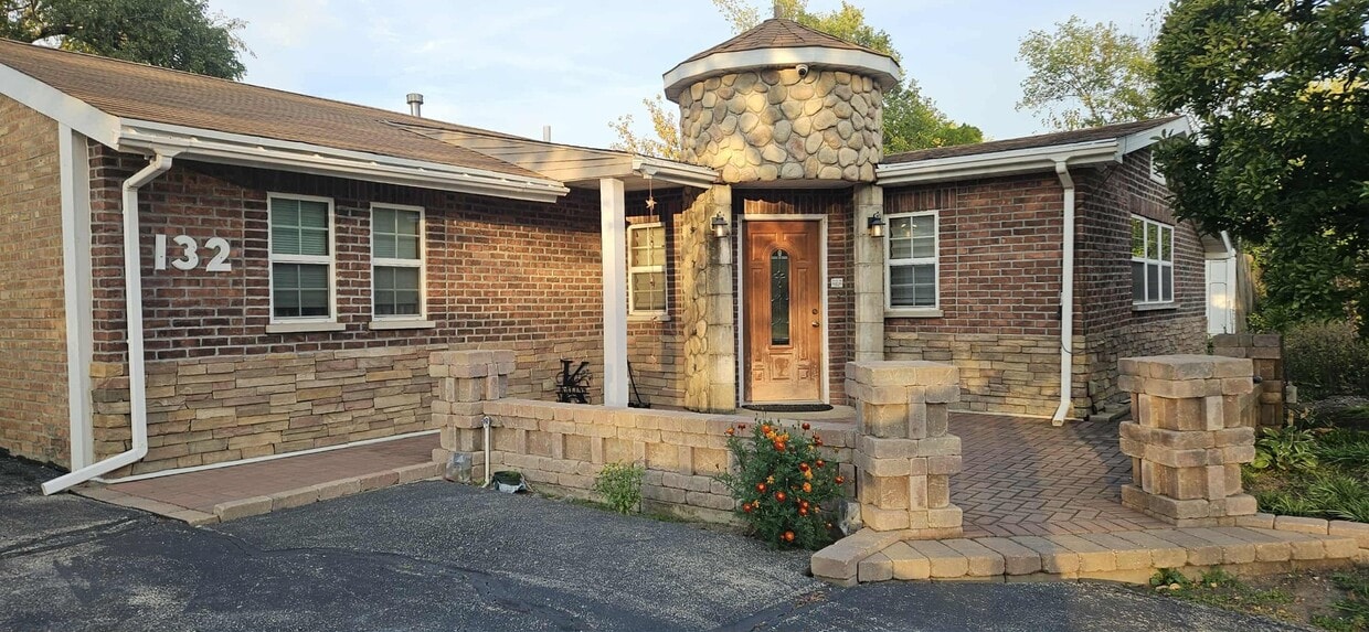 Foto del edificio - 132 Fairwood Dr