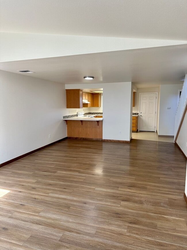 Building Photo - 825 Morse Ave SW