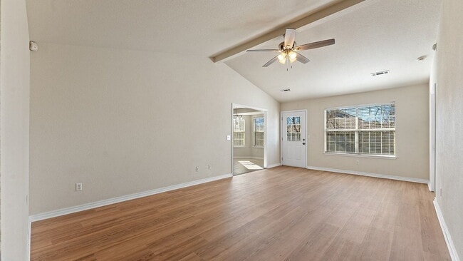 Foto del edificio - "Homey 3-Bed Home with Granite Finishes in Fayetteville – Your Perfect Retreat Awaits!"