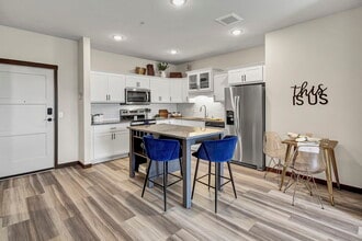 Building Photo - Urbana Court