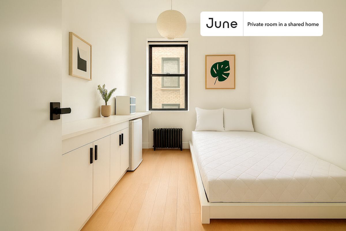 Foto principal - Room in Shared 3 bed/3 bath home