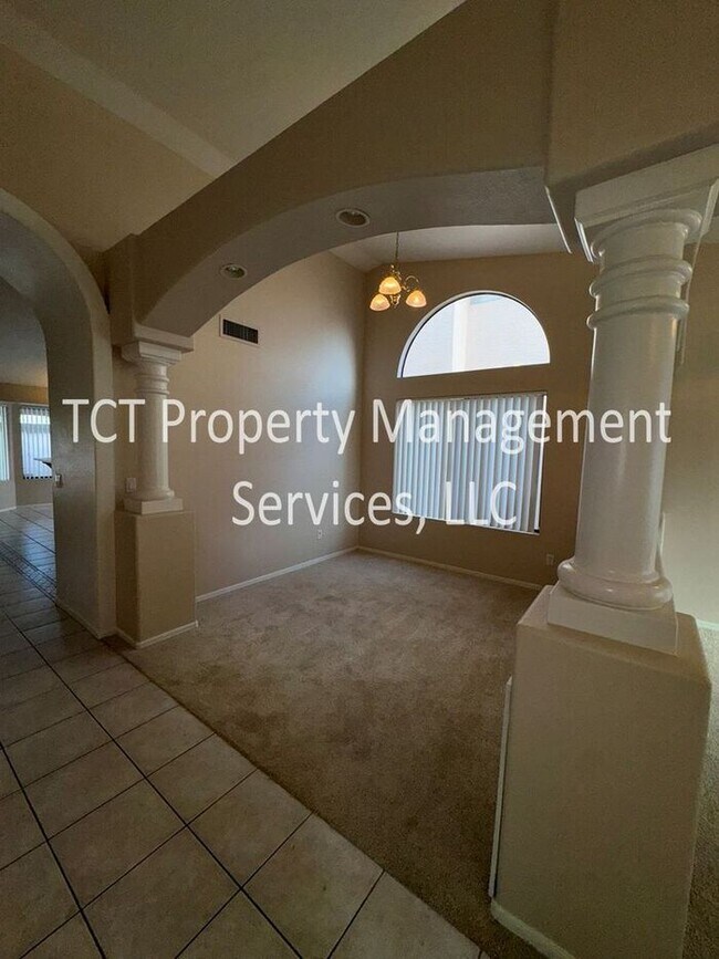 Building Photo - Great Home In Val Vista Lakes!