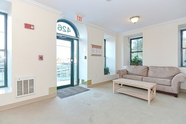 Foto del edificio - 426 Mt Hope St