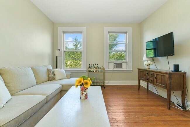 Foto del edificio - 1060 Beacon St