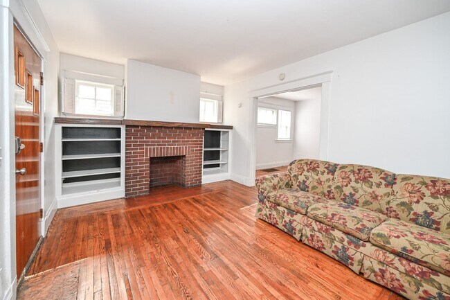 Building Photo - 637-639 Probasco Street