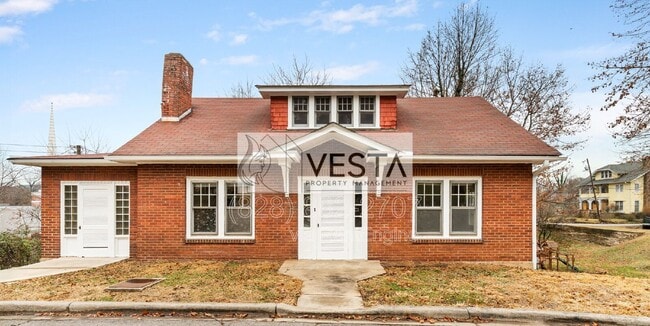 Building Photo - 68 Maple St