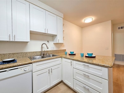 Building Photo - WELCOME TO THE VINE APARTMENTS!