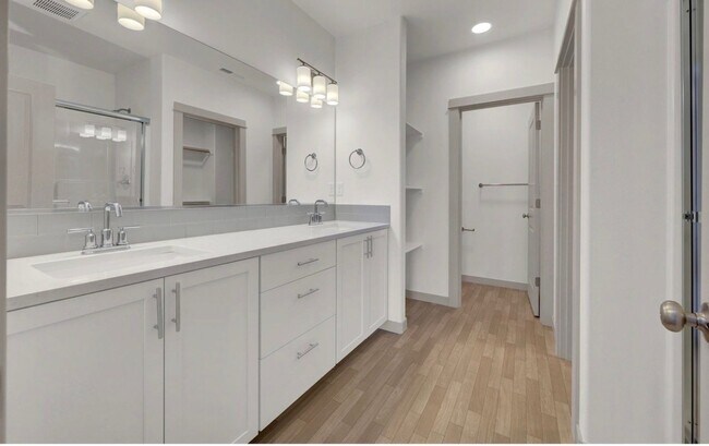 Building Photo - 5645 Magnificence Wy