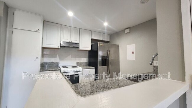 Building Photo - 871 W San Ysidro Blvd
