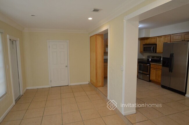 Building Photo - 2431 Montego Dr