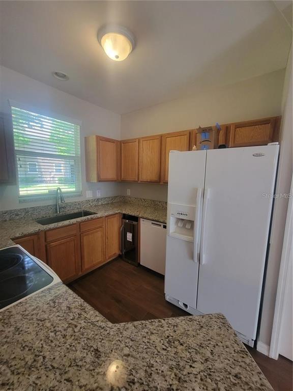 Foto del edificio - 2221 Golden Oak Ln