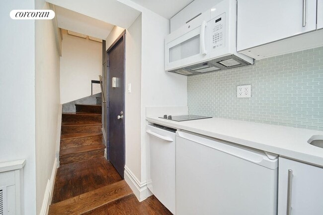 Building Photo - 226 W 13th St
