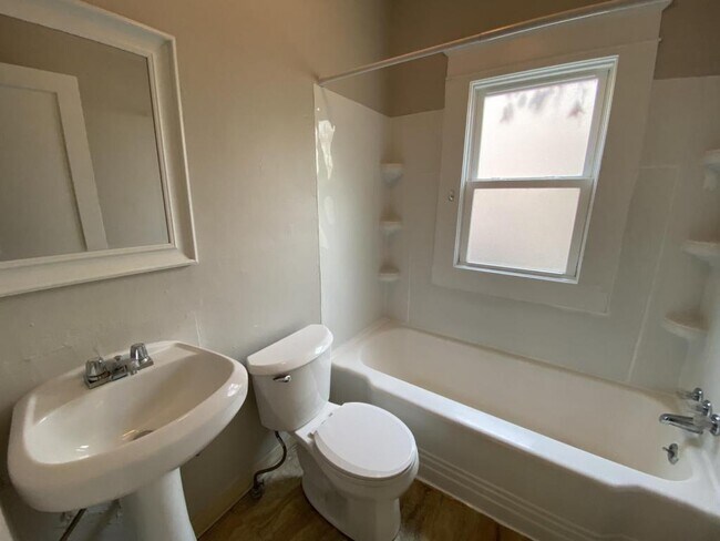 Building Photo - 10126 Unity Avenue #Down