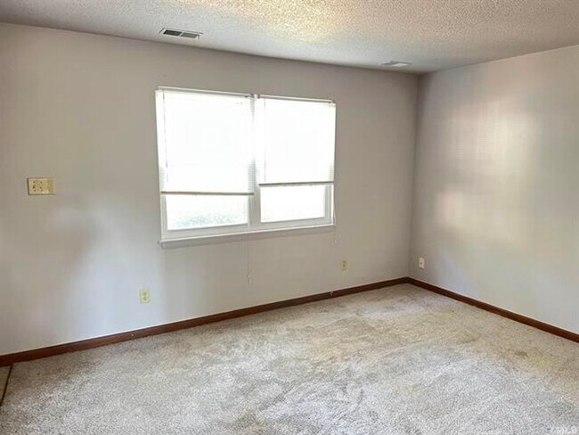 Building Photo - 4401 Bleeker Ct