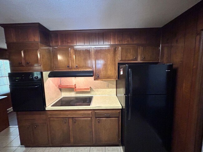 Building Photo - 3 Bedroom, 2 Bathroom Winthrop Heights