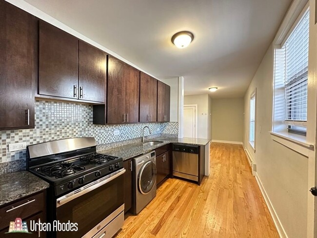 Building Photo - 4426 N Wolcott Ave