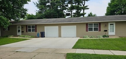 Building Photo - 2406 Roxbury Rd