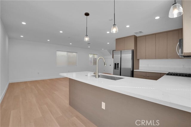 Foto del edificio - 18221 Chatsworth St