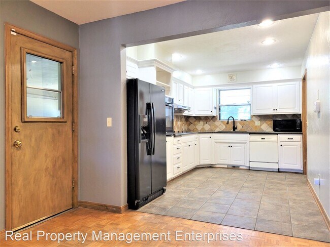 Building Photo - 3 br, 2 bath House - 9537 Northland Blvd