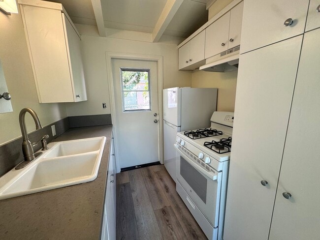 Building Photo - 409oak