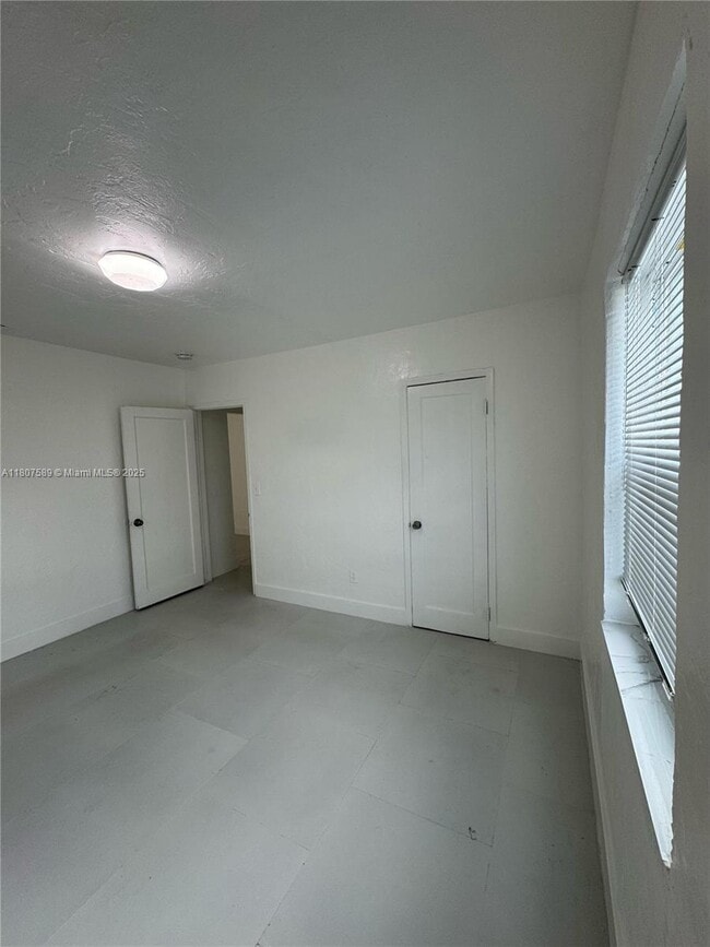 Building Photo - 1400 NW 95th St