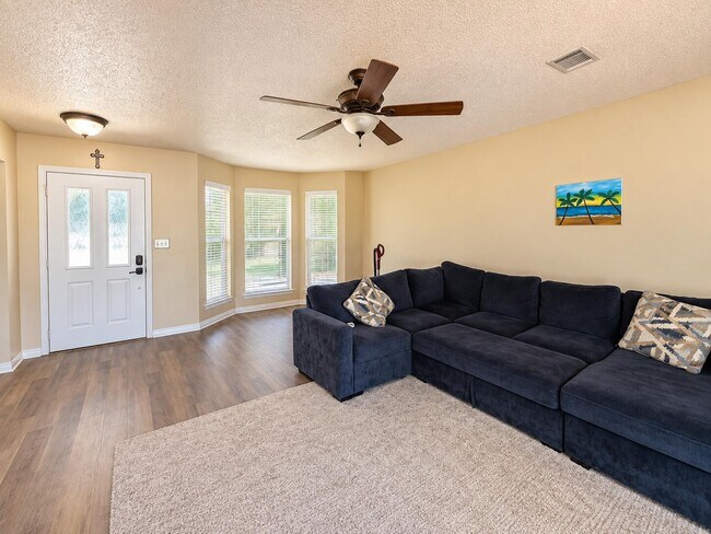 Foto del edificio - 3022 Blue Pine Ln