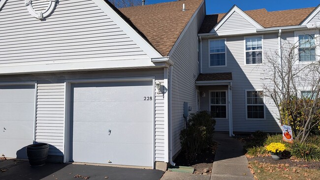 Building Photo - 228 Birch Hollow Dr