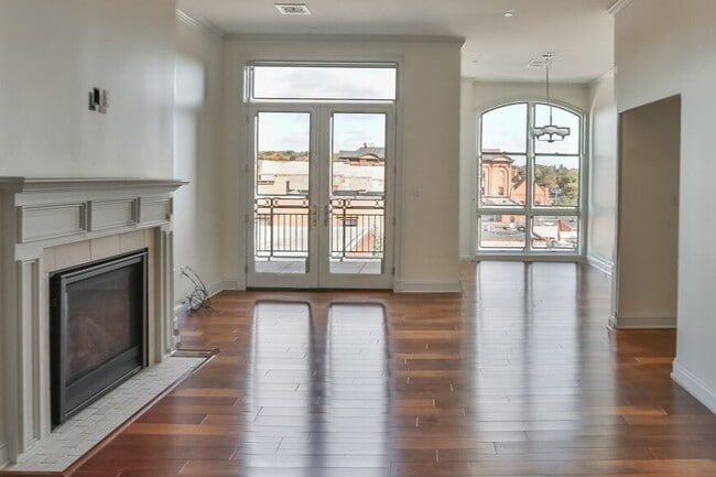 Building Photo - The Washington