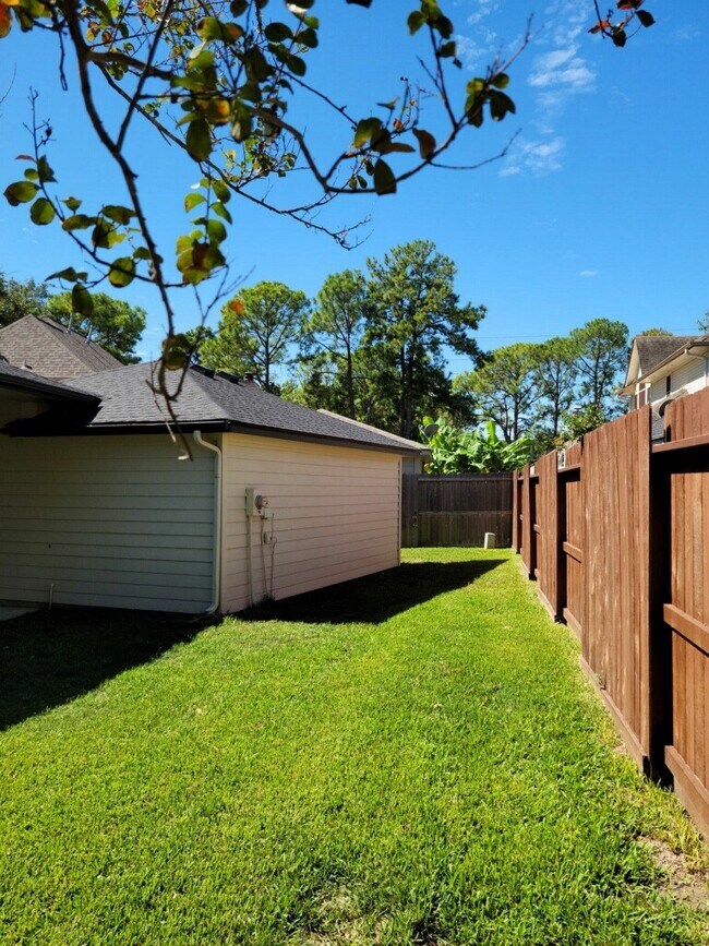 Building Photo - 22010 Castlewind Ct