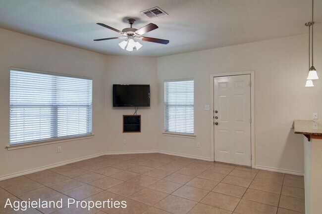 Building Photo - 3 br, 3 bath House - 4456 Reveille Rd