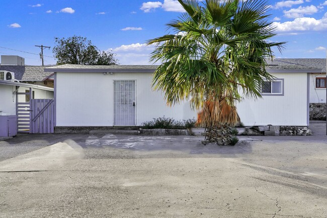 Building Photo - Central 1 Bedroom 1 Bath