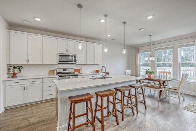 Foto del edificio - 4 Bedroom Pond View Rental Home in Cane Bay | Jasmine Point Summerville SC