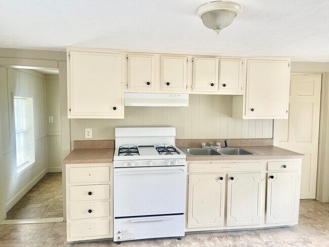 Building Photo - 68 Thayer St