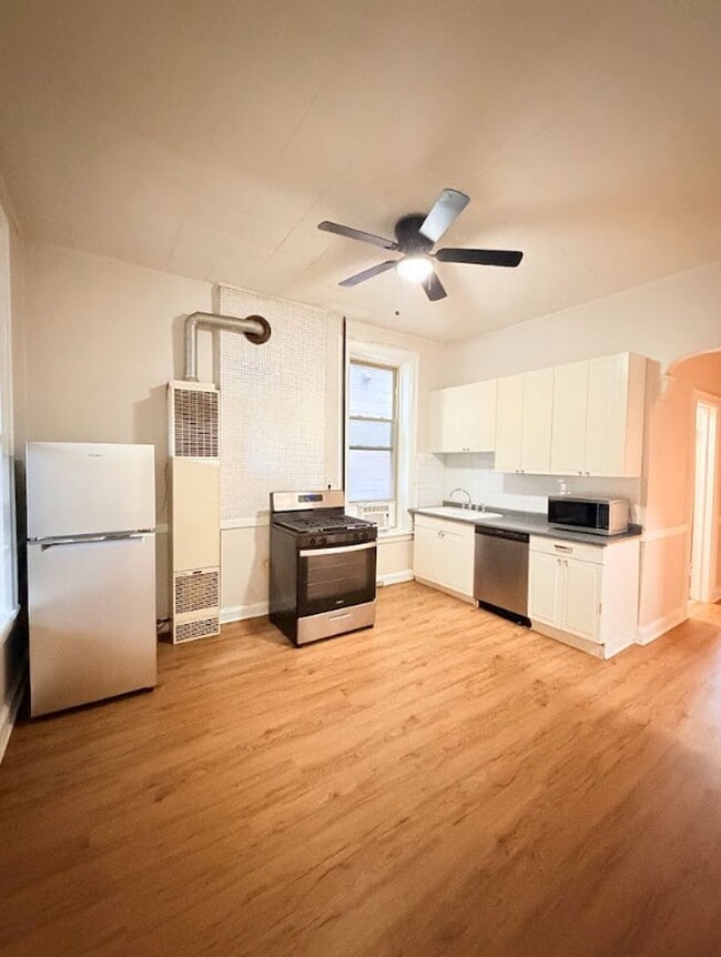 Building Photo - 1013 N Winchester Ave