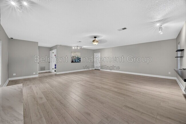 Foto del edificio - 7606 Waunatta Ct