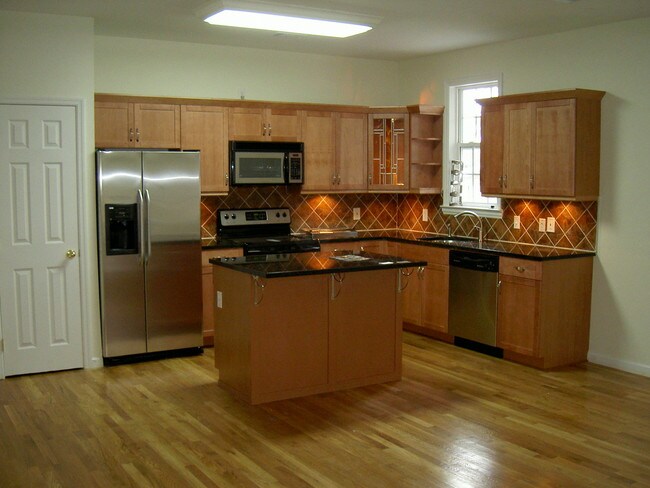 Building Photo - 406 E 38th St