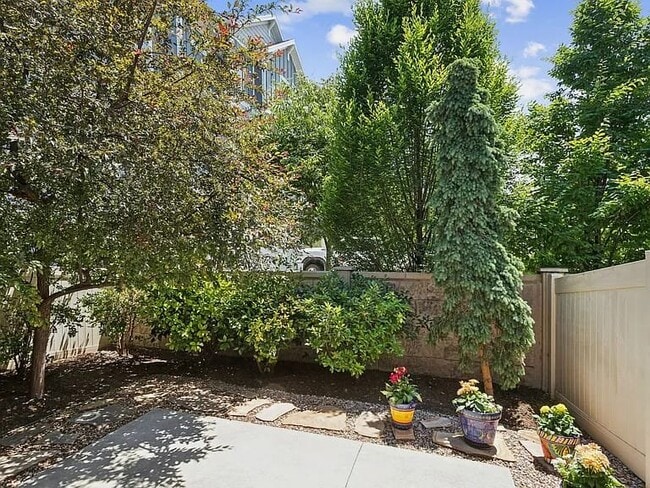 Photo - 833 Cannara Way Townhome