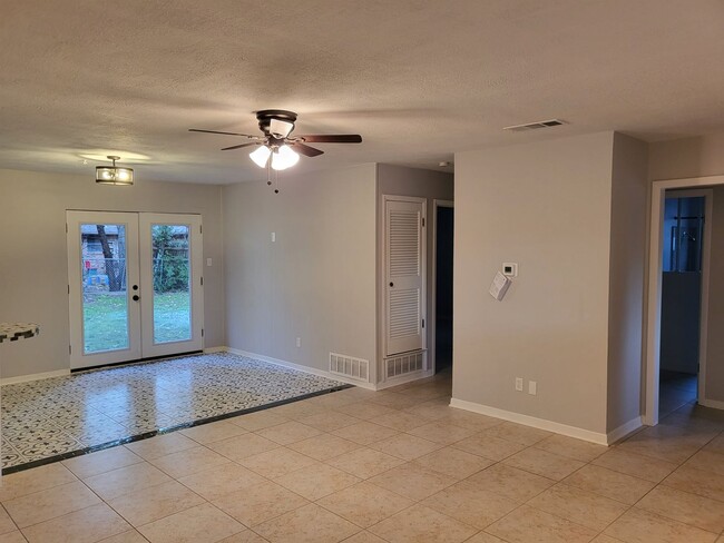 Foto del edificio - 1713 Chip-N-Dale Dr