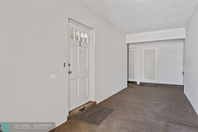 Building Photo - 1049 NW 30th Ct