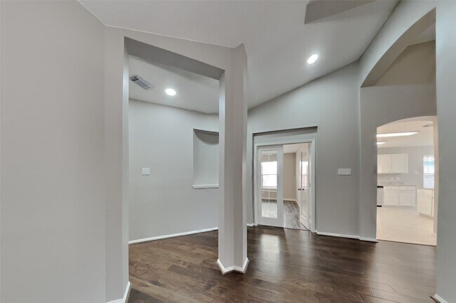 Foto del edificio - 4959 Sentry Woods Ln