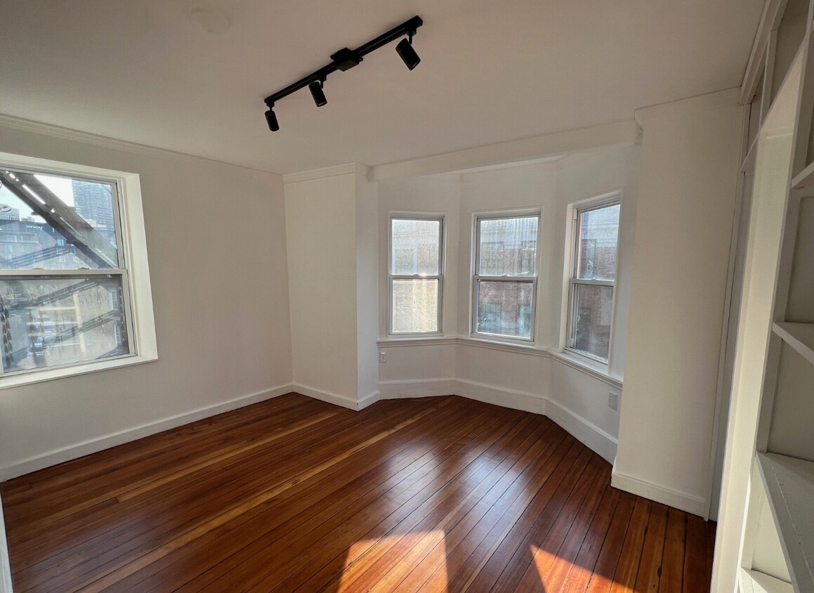 Primary Photo - 150 North St