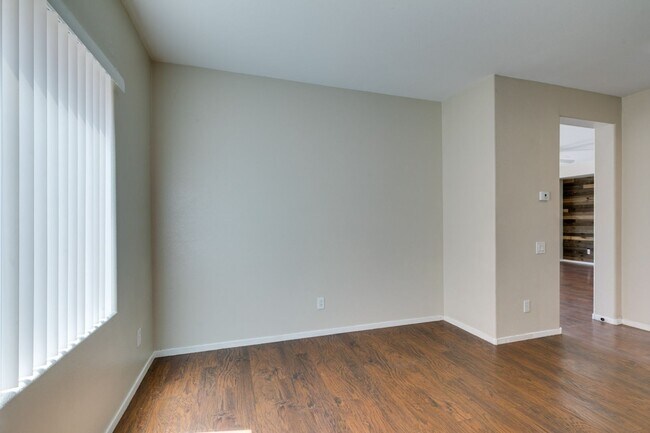 Foto del edificio - Large home near Aliante*Close to area schools and shopping centers*