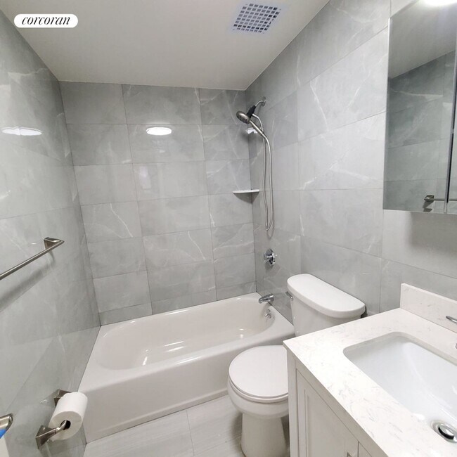 Building Photo - 318 W 88th St