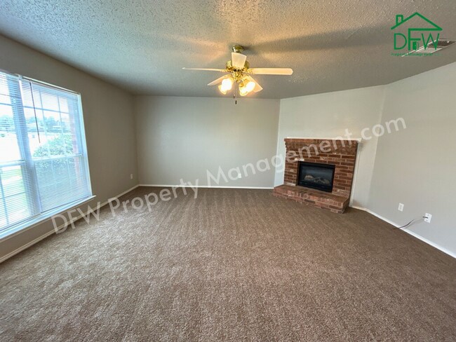 Building Photo - Charming 2-Story Home in Desoto - 3 Bed, 2...