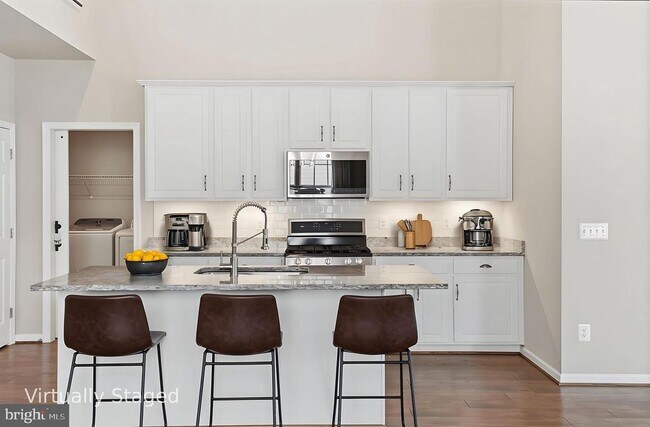 Foto del edificio - 10512 Blazing Star Lp