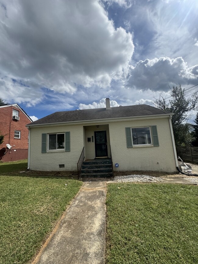 Building Photo - 2407 Cornell Dr NW